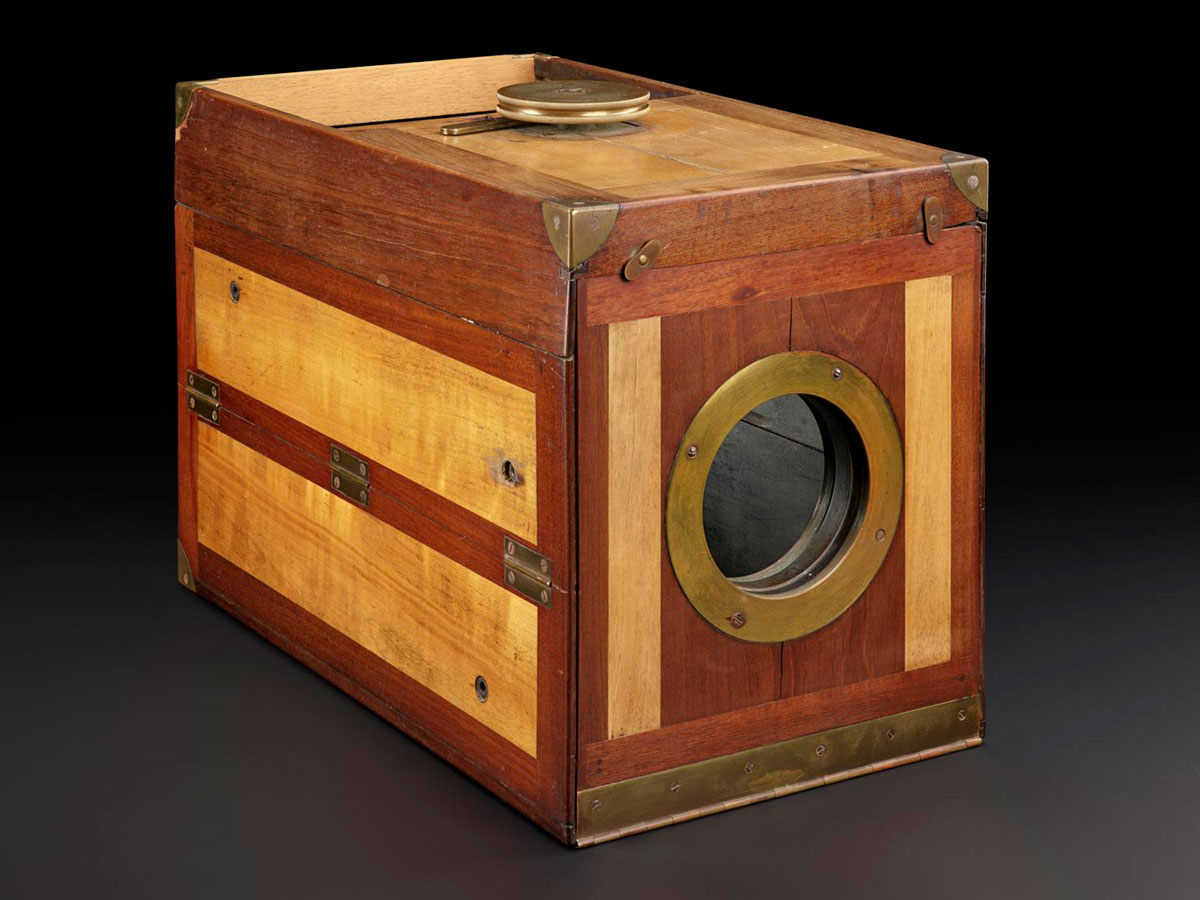 A rectangular wooden camera from the 19th Century